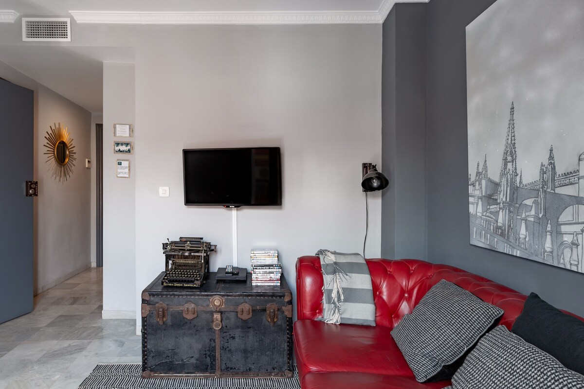 Popular Airbnb listing: Stylish and Characterful Flat in the Heart of Seville in El Fontanal María Auxiliadora Carretera De Carmona