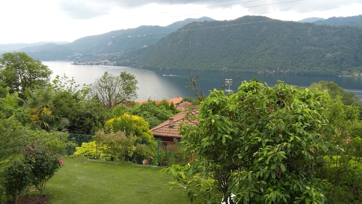 Aurora suite apartment Orta see, beach.