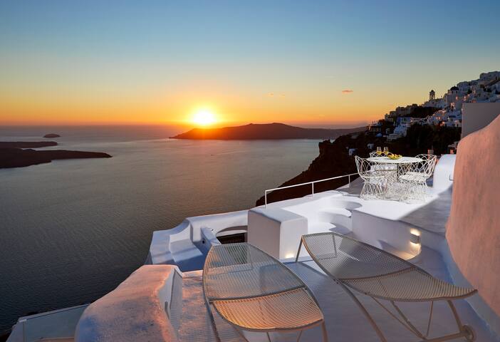 Gitsa Cliff Luxury Villa, Volcano View, Jacuzzi gallery image 5