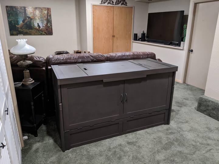 The entertainment room has a Queen size Murphy bed, with a high-density memory foam mattress. We've slept on this bed ourselves and it's so comfortable. It's not too difficult to set up and instructions are in the nearby Harry Potter closet :) 