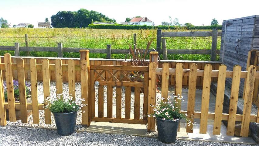 Gower bungalow sleeps 6, close to amazing beaches