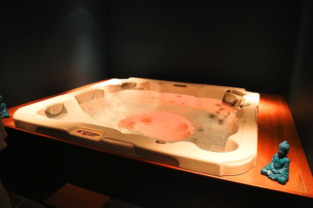 Jacuzzi 40€ 90min/2 person
