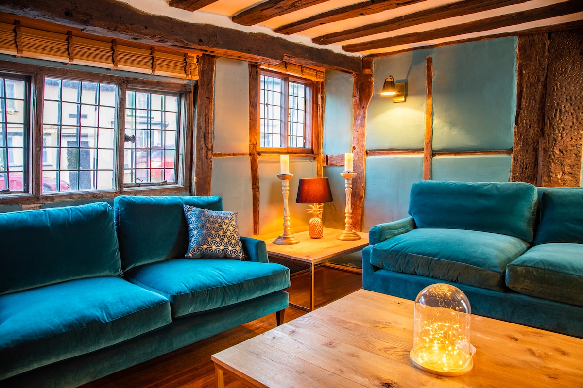 Successful Airbnb property: 3 MASONS COURT oldest house in Stratford Upon Avon in Stratford Upon Avon