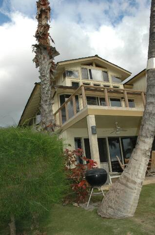 Oceanfront Puamana Townhouse gallery image 2