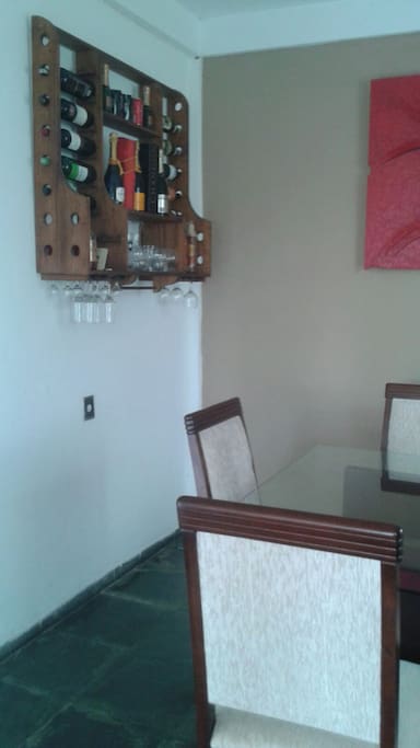 COME DO DRINK IN THIS BAR