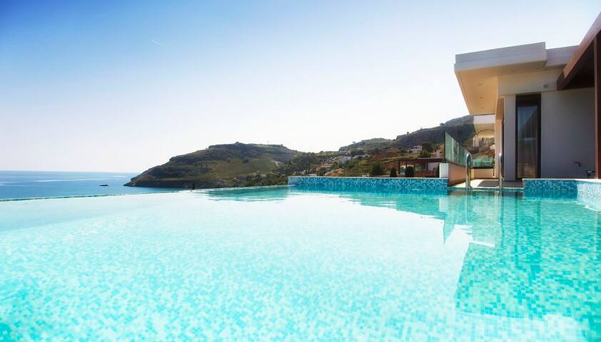 Luxury Villa Panorama with Infinity Pool &Studio gallery image 2