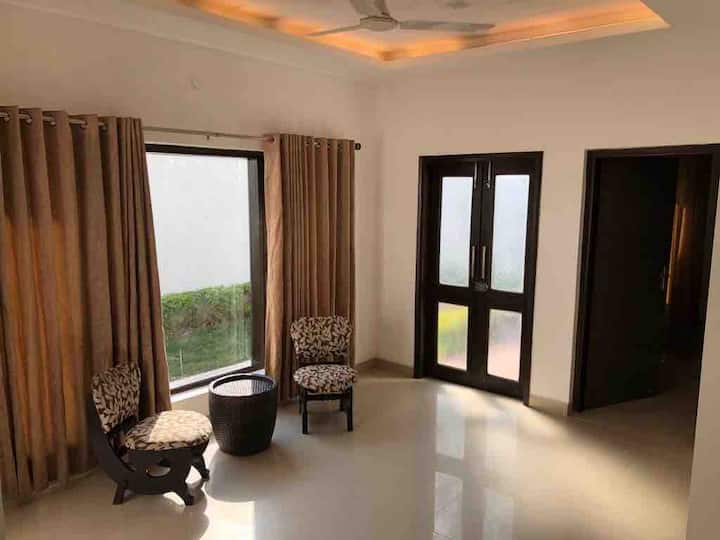 R Cottage Studio Apartments- Near Igi Airport - Delhi