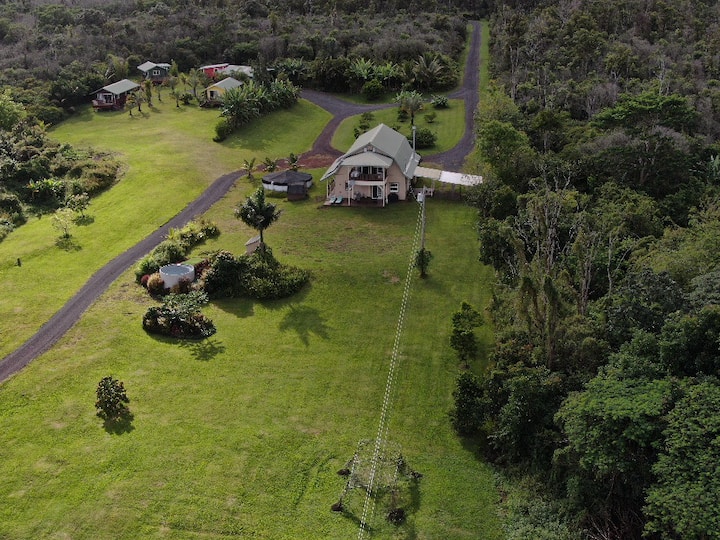 Puna Rainforest Retreat Hotspring Purple Passion Cottages for Rent