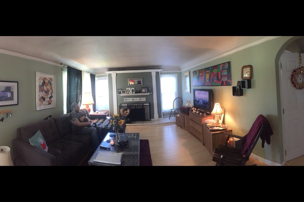 Living room with boyfriend and cat!