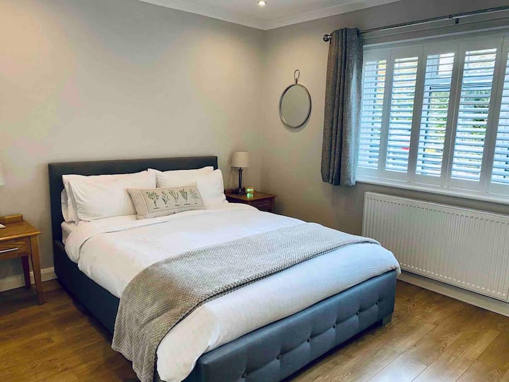 Sun Terrace Lodge Weybridge Apartments for Rent in Weybridge, England, United Kingdom Airbnb