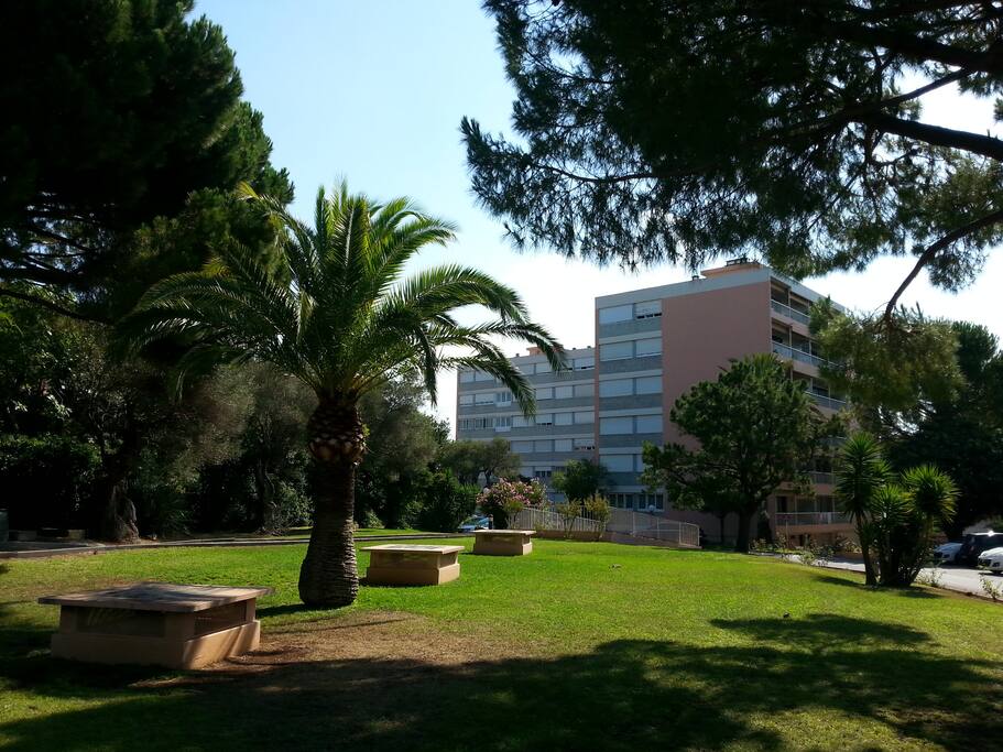 Parc dans la résidence.
