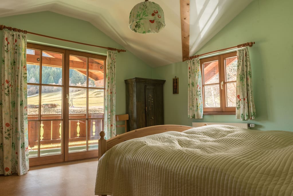 Schlafzimmer 1