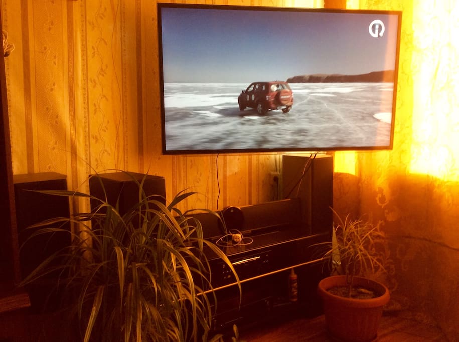 Акустическая аудиосистема. 3D проигрыватель. Большой телевизор.