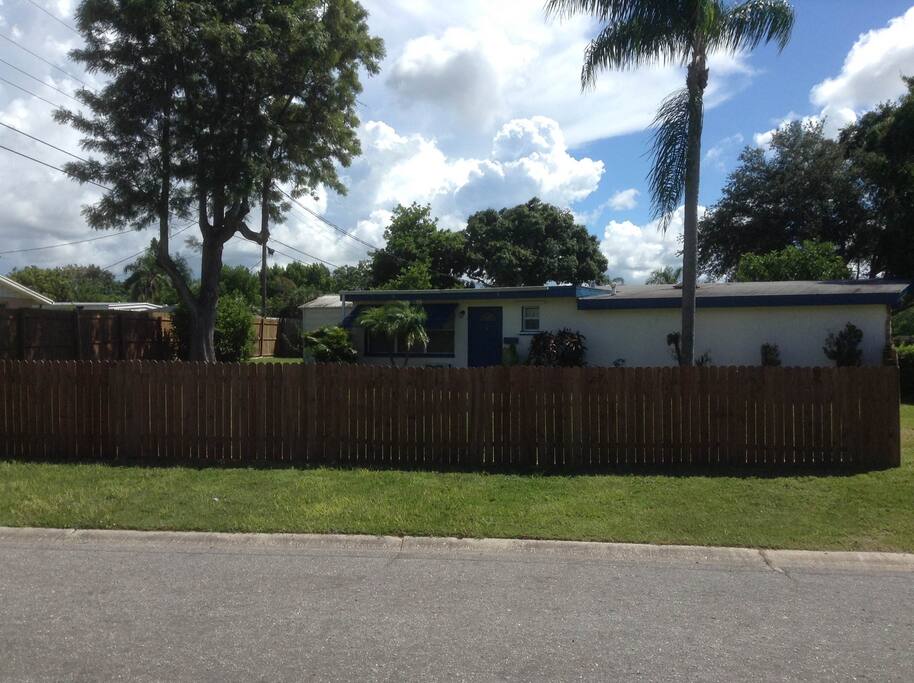 Yard view of apartment entrance