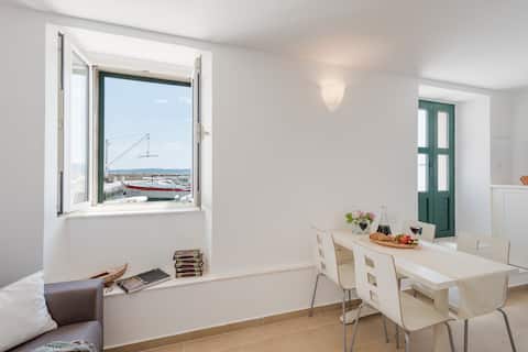 Top Airbnb: Apartment Porat- in the stone house on the sea in Kaštel Novi