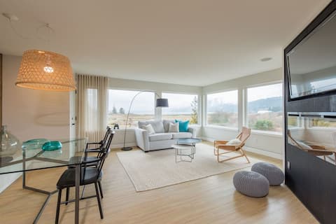 Top Airbnb: The View Suite at Inn The Estuary Vacation Rentals in Nanaimo E