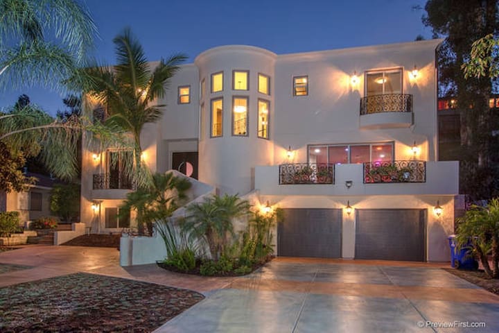 Luxurious 4200 Sq Ft 6 Bedroom Mediterannean Villa