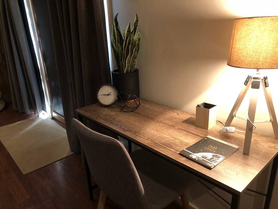 Free WiFi and desk for business needs
