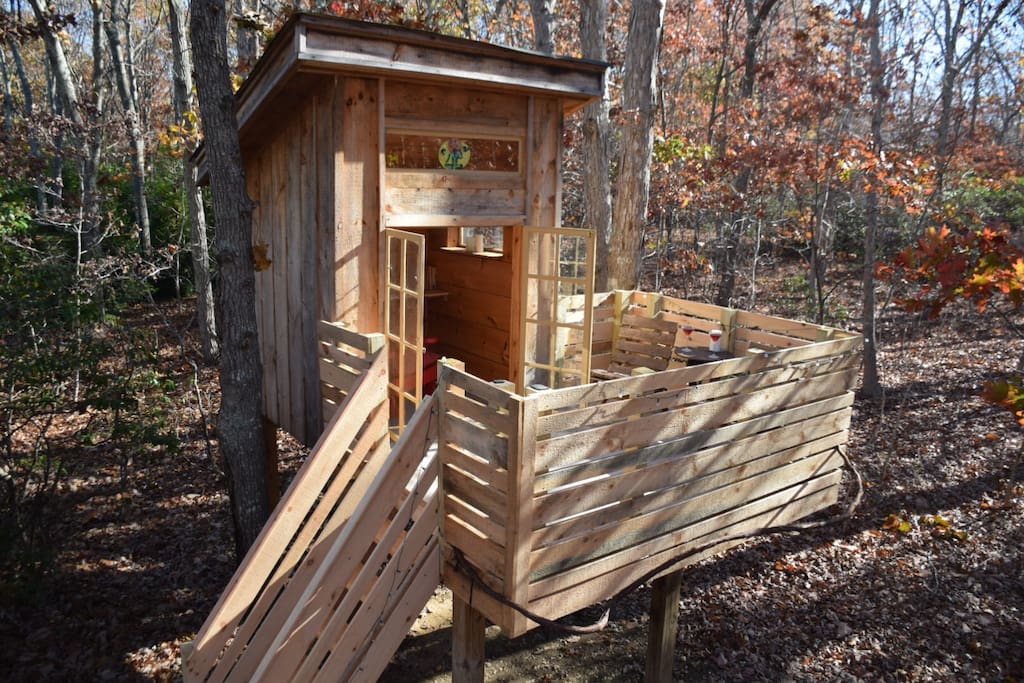 TreeTop Hideaway