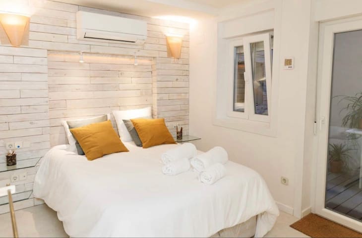 Wonderful double apartment in the heart of Madrid