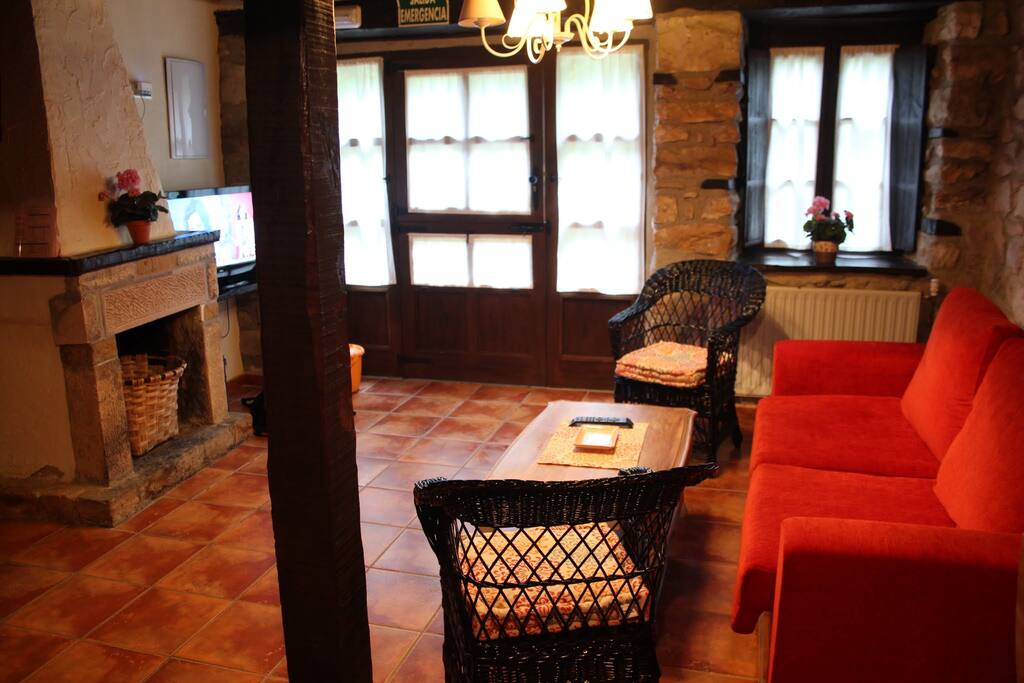 Salón con chimenea
