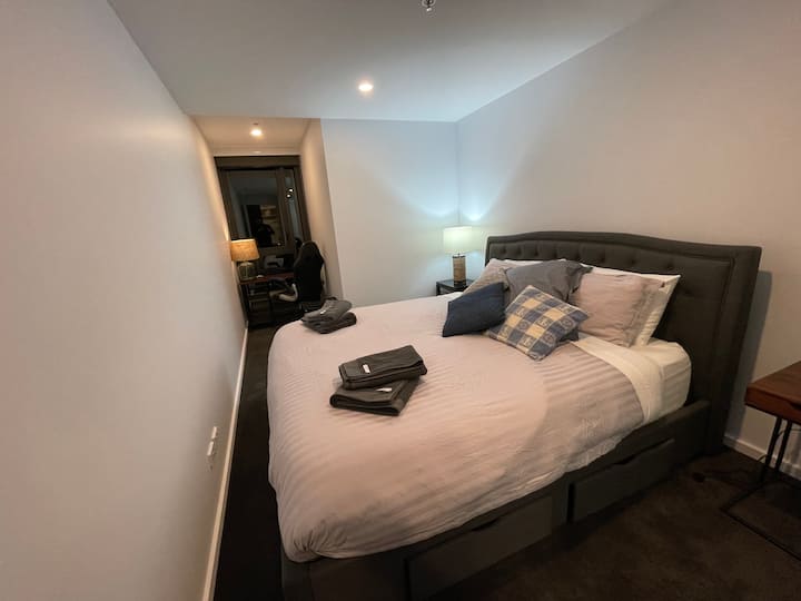 Druga spavaća soba s bračnim krevetom (širine 180 - 200 