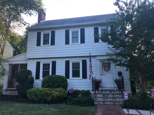 Walk to Navy Stadium, Minutes to Downtown!