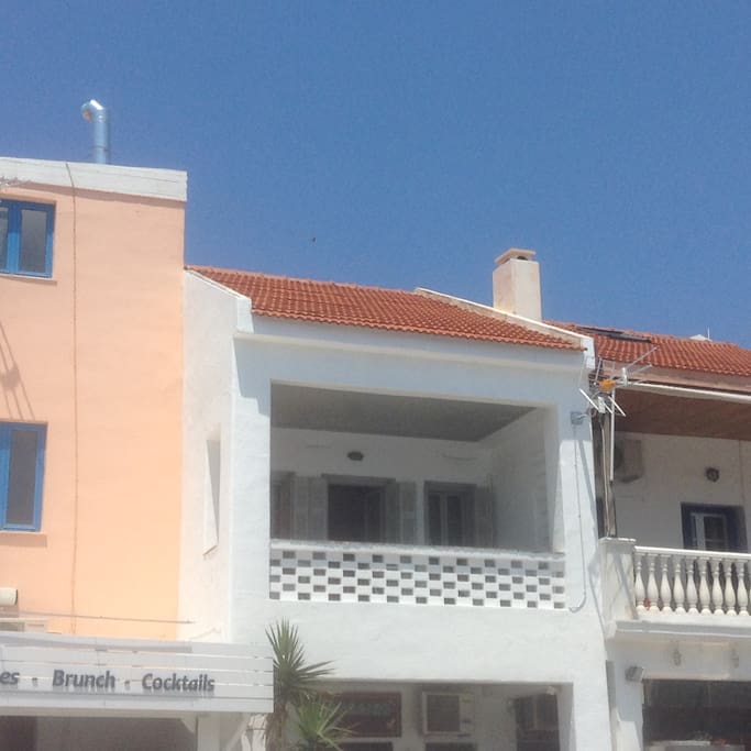 Το εξωτερικό του σπιτιού (The exterior of the house)