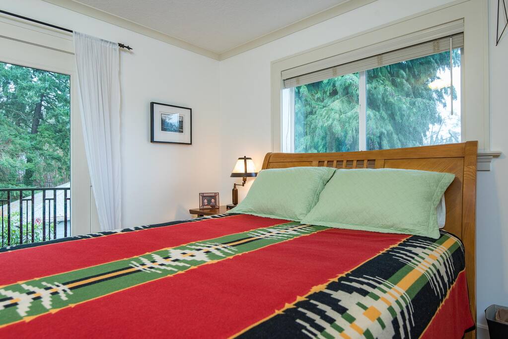 Pendleton blanket warms Beaver Room