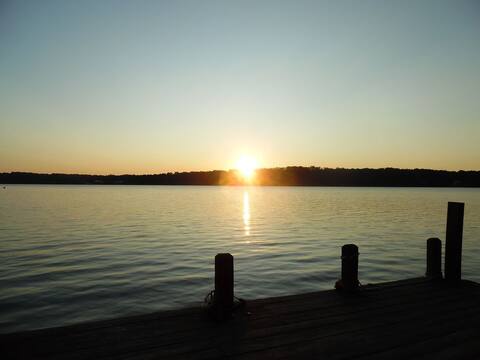 Lake Front  w/ Gorgeous Sunrises _ Lake Tillery NC