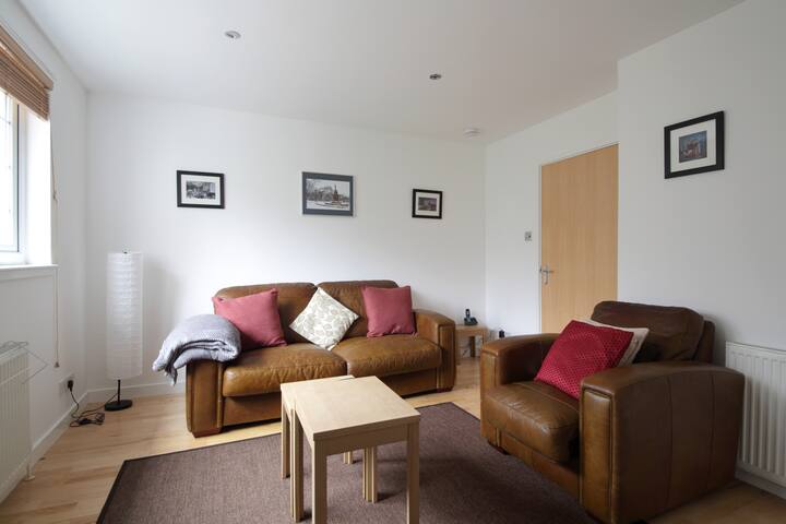 2 BR Apt Walking Distance to Centre & Haymarket gallery image 2