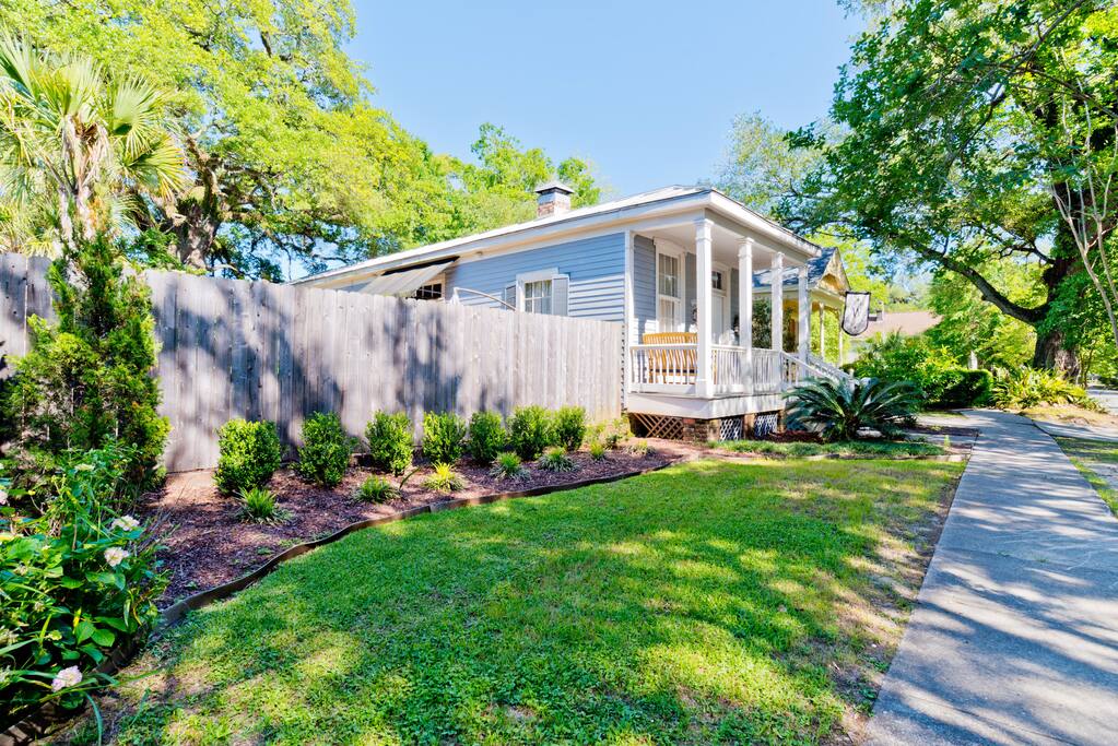 Downtown Historic Shotgun House Houses for Rent in Mobile, Alabama