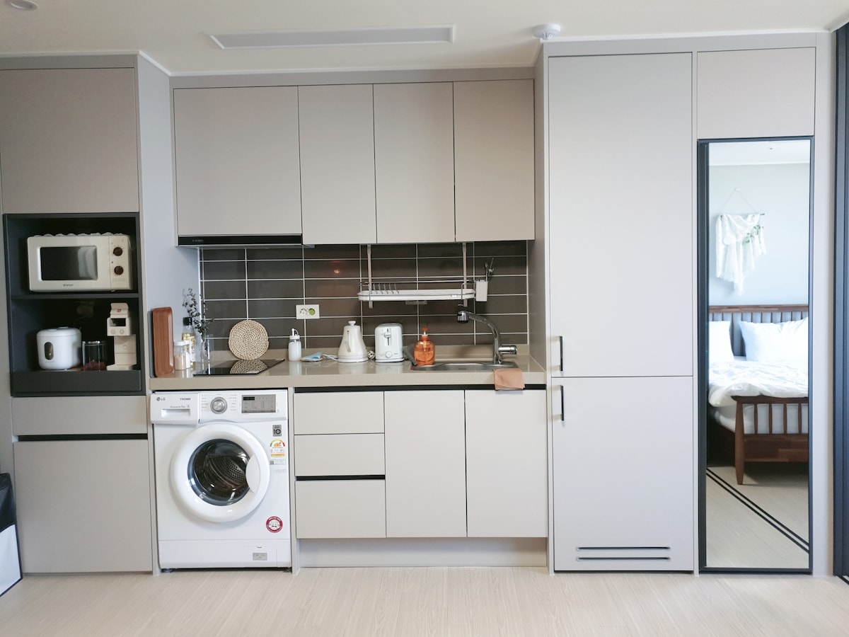 동해한섬#파인앤유오션시티#해돋이 오션뷰#11층#어느날,동해 - 동해의 레지던스에서 살아보기, 강원도, 한국 - 에어비앤비