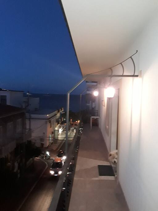 Veduta balcone di notte