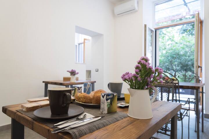 B&b, la casa di flora centro storico Giardino. gallery image 3