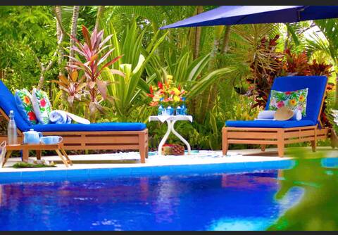 1 Bedroom Cottage, Lovely Garden and Pool by Beach