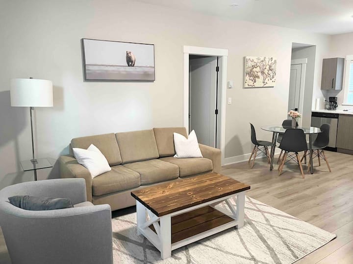 Quiet, Clean, One Bedroom Suite - Langford