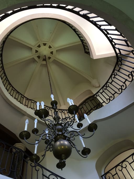 Tour grand escalier