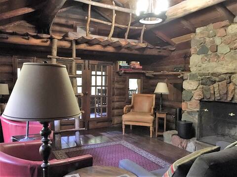 Hunt Hill's Rustic Log Cabin