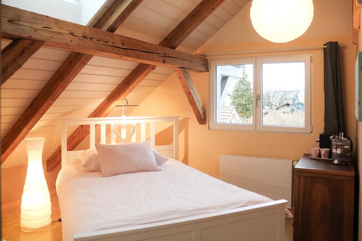 Room in a house with garden, breakfast included