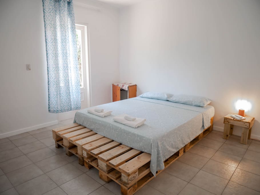 This Queen size bed can be modified to two single beds.