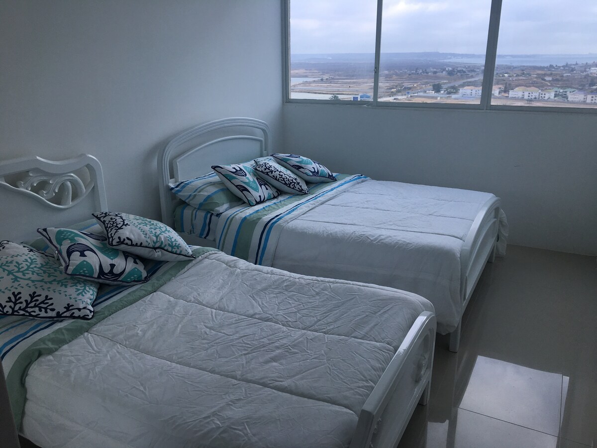 Spavaća soba s 2 kreveta, 2 kreveta i mjestom i pol