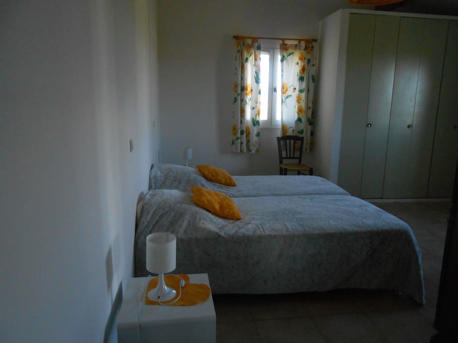 chambre 2
2 lits 90 +1lit 140