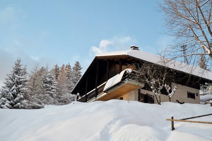 Ski-in/ski-out family chalet “Le Pigeonnier” gallery image 4