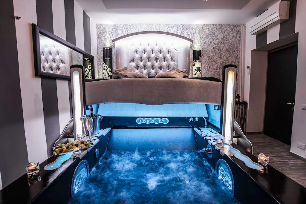 Suite con Vasca idromassaggio matrimoniale sotto il tuo letto.