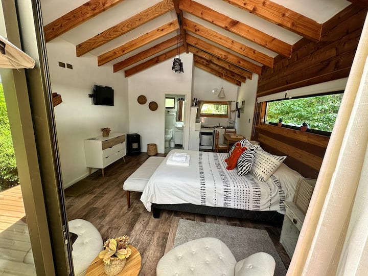 كوخ بمساحة 26 مترًا مربعًا لشخصين مجهزين بالكامل 