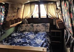 Cosy+HouseBoat+for+Leisure+on+London+Regents+Canal