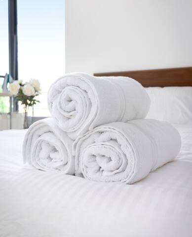 Fabulous 2-Storey Loft in King West with Parking gallery image 4