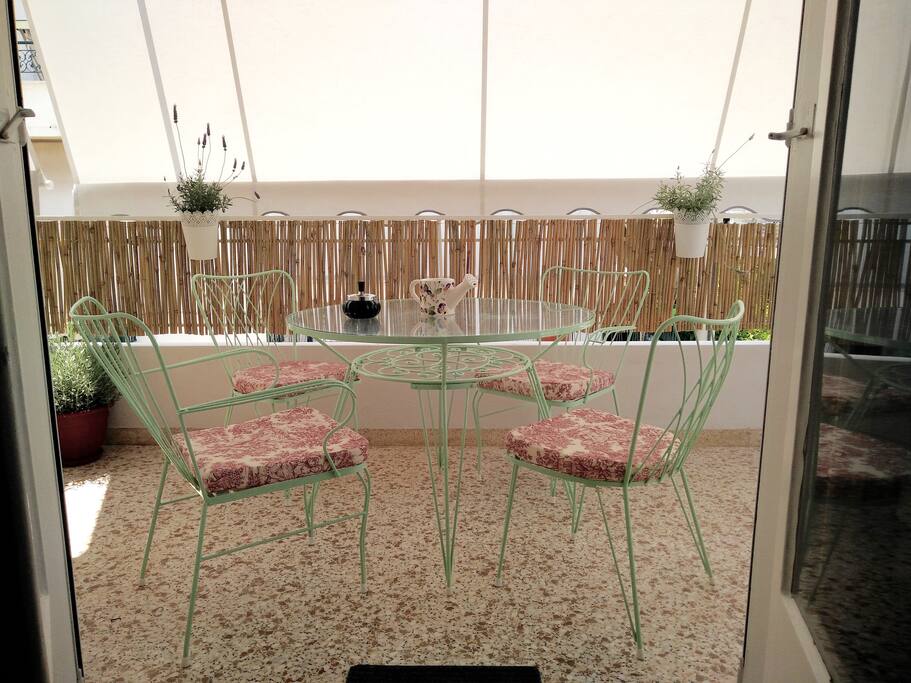 The veranda outside Phileas.