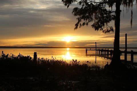 St Johns River House with Amazing Views!